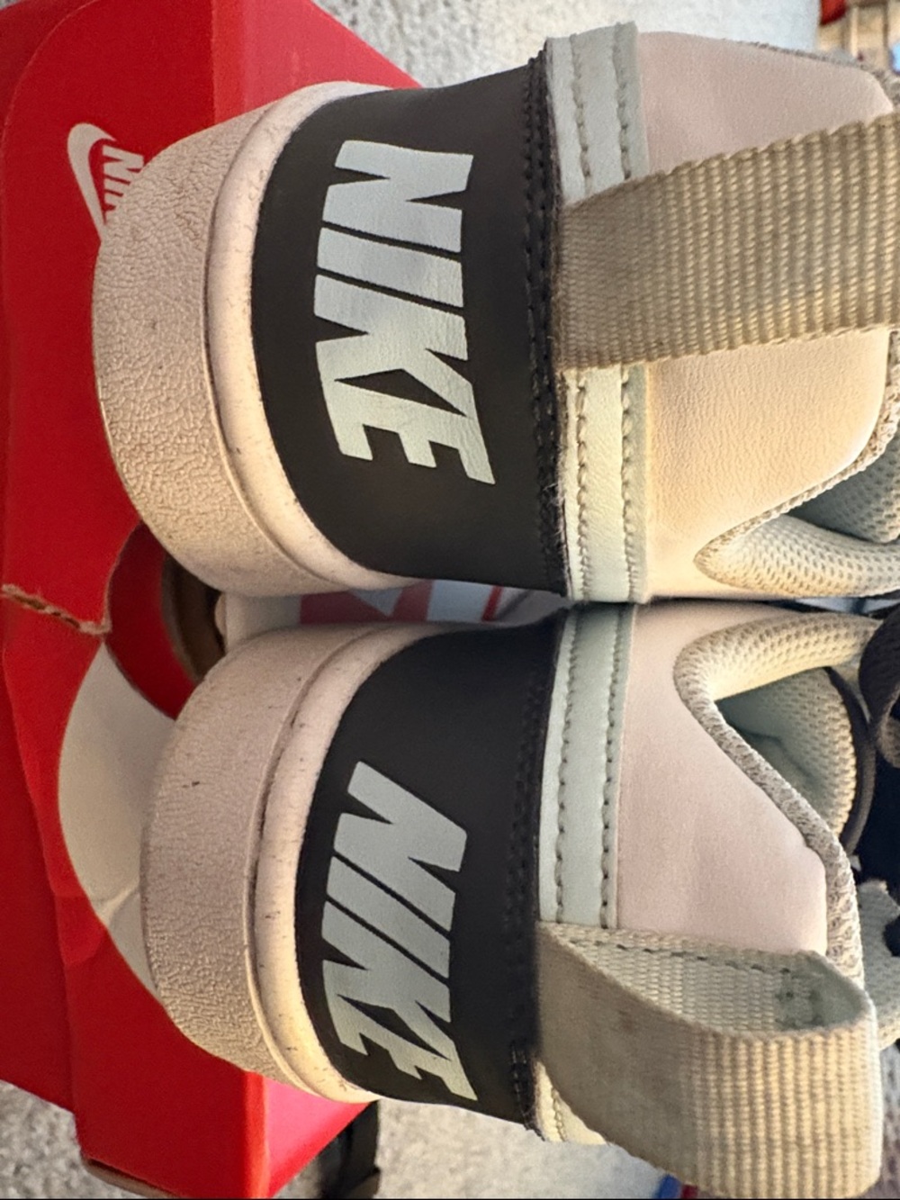 Nike Low-Top Sneakers in White, Dark Grey & Light Blue. Size 5Y - Picture 3 of 9
